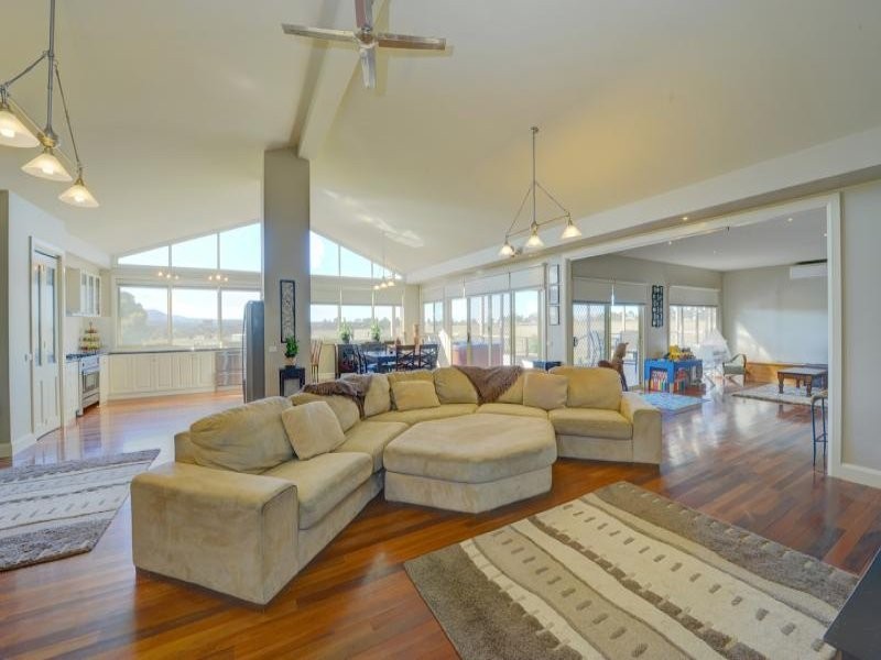 58 O’Farrell Court, Cambrian Hill VIC 3352