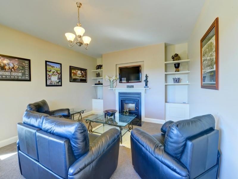 58 O’Farrell Court, Cambrian Hill VIC 3352