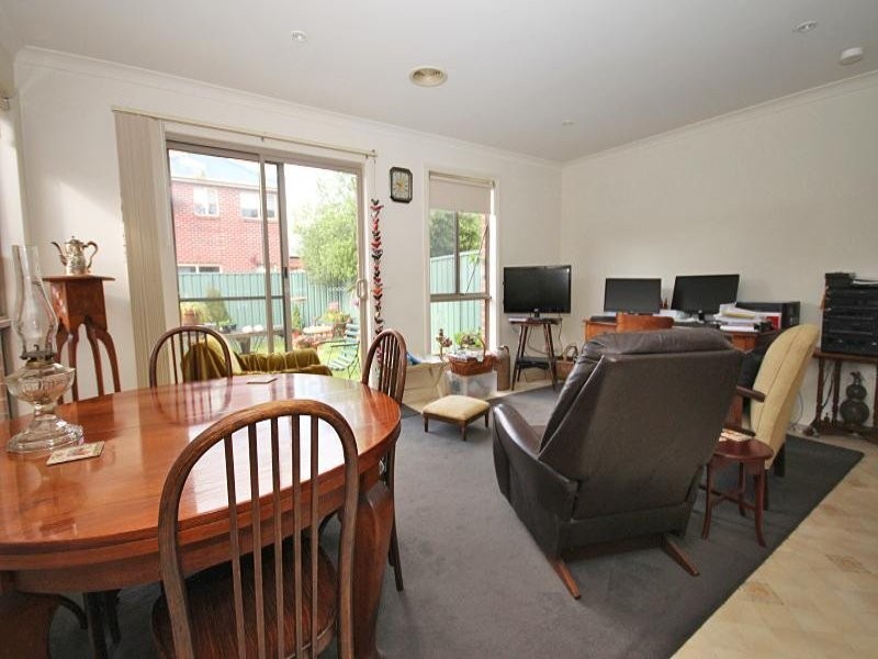 27 Ayrvale Avenue, Lake Gardens VIC 3355