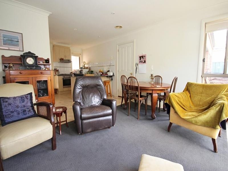 27 Ayrvale Avenue, Lake Gardens VIC 3355