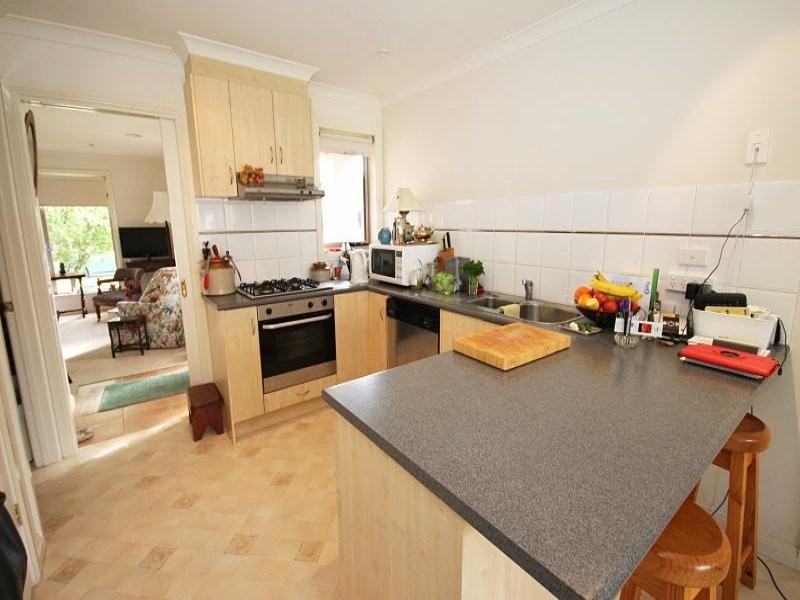 27 Ayrvale Avenue, Lake Gardens VIC 3355