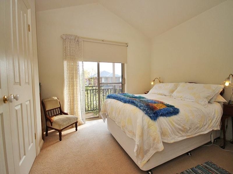 27 Ayrvale Avenue, Lake Gardens VIC 3355