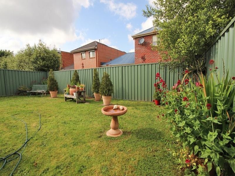 27 Ayrvale Avenue, Lake Gardens VIC 3355