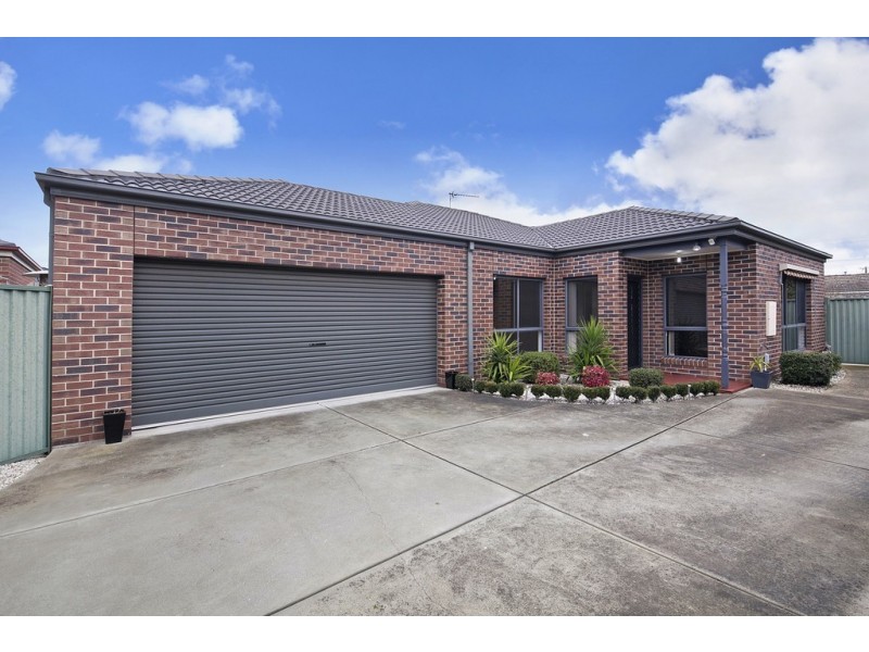 2/19 Westcliffe Crescent, Sebastopol VIC 3356