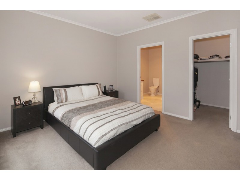 2/19 Westcliffe Crescent, Sebastopol VIC 3356
