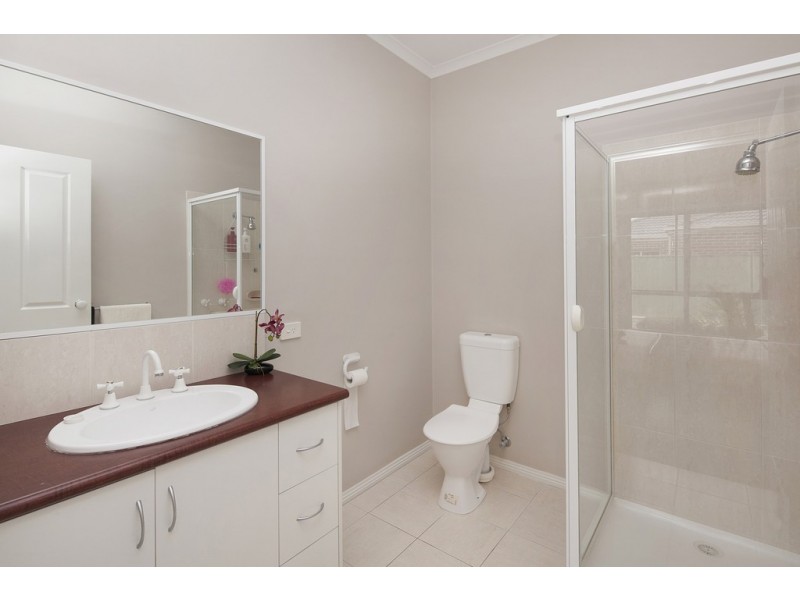 2/19 Westcliffe Crescent, Sebastopol VIC 3356