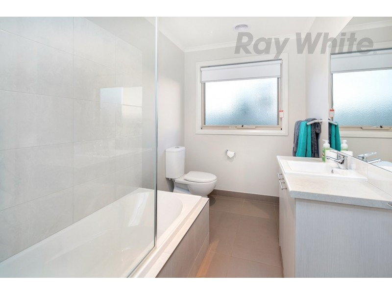 21 Ron Court, Canadian VIC 3350