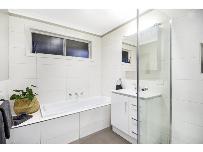 4 Maxlyn Avenue, Ballarat East VIC 3350