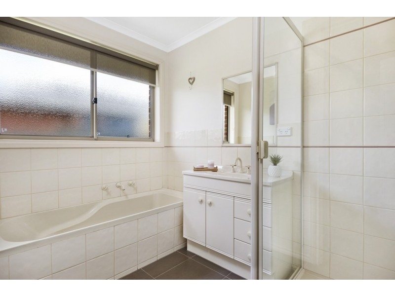 1 Ashford Court, Invermay Park VIC 3350