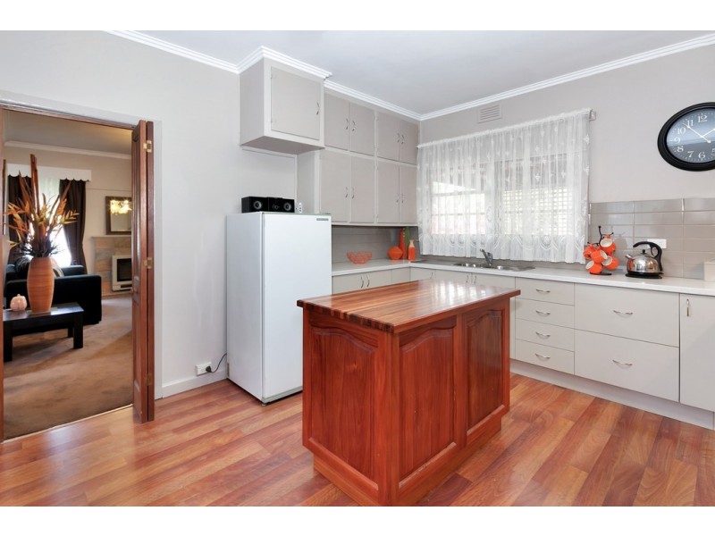 41 Maple Avenue, Wendouree VIC 3355