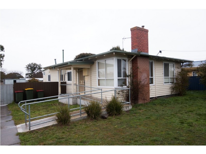 6 Violet Grove, Wendouree VIC 3355