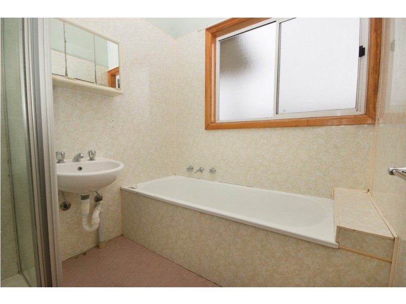 6 Violet Grove, Wendouree VIC 3355