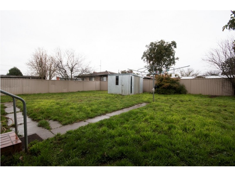 6 Violet Grove, Wendouree VIC 3355