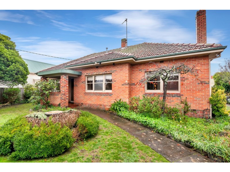 8 Duke Street, Newington VIC 3350