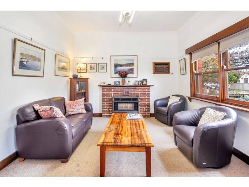 8 Duke Street, Newington VIC 3350