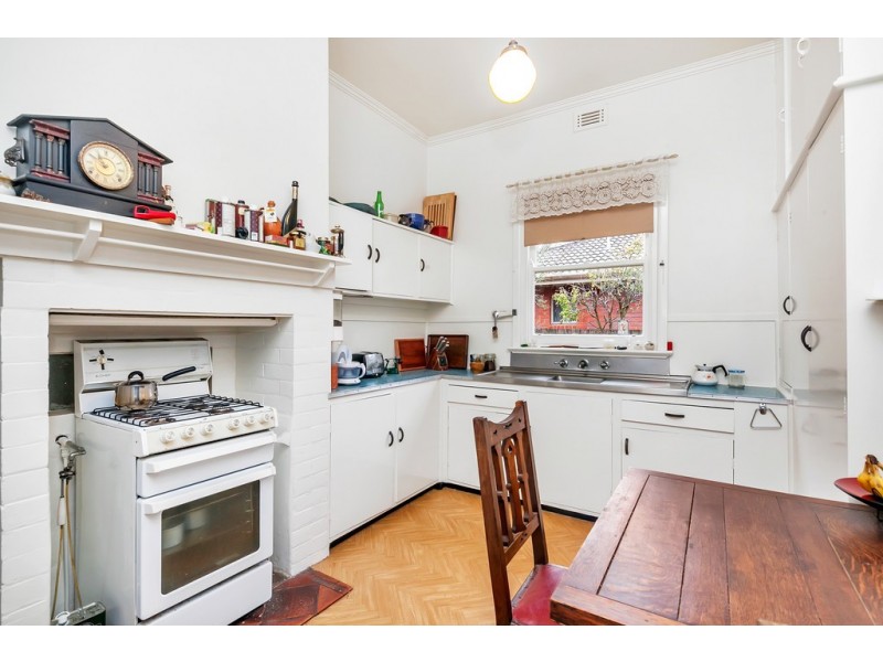 8 Duke Street, Newington VIC 3350