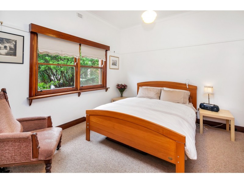 8 Duke Street, Newington VIC 3350