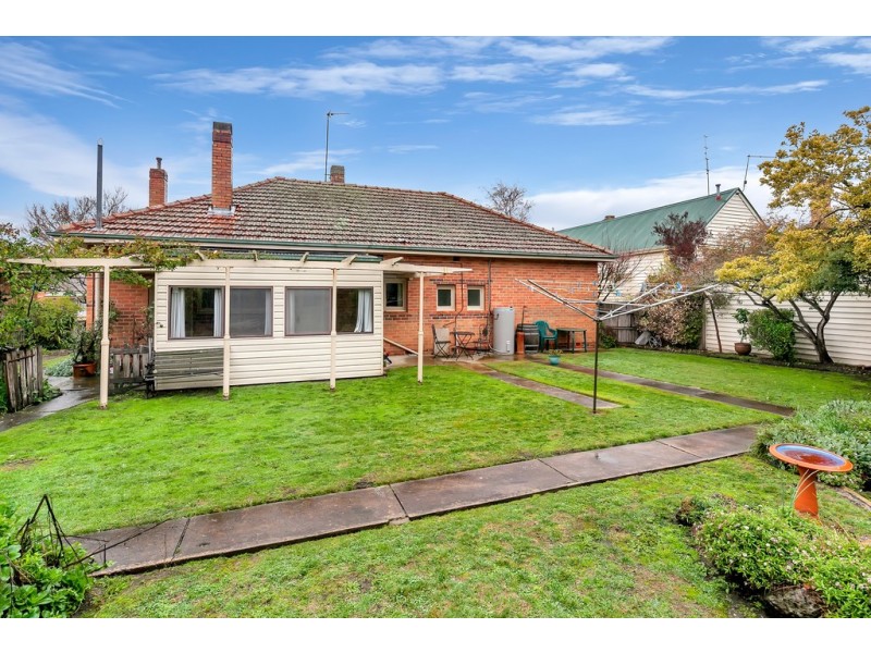8 Duke Street, Newington VIC 3350
