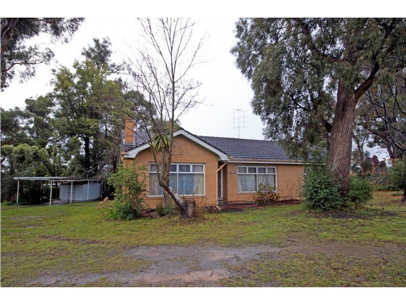 106 Lylia Avenue, Mount Clear VIC 3350