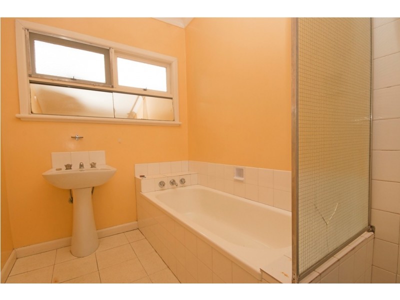 106 Lylia Avenue, Mount Clear VIC 3350