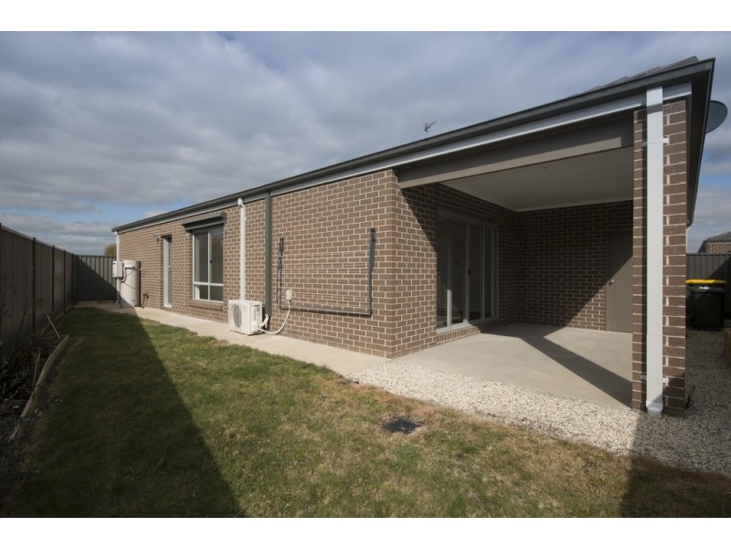 2 Rindle Close, Delacombe VIC 3356