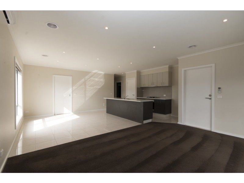 2 Rindle Close, Delacombe VIC 3356