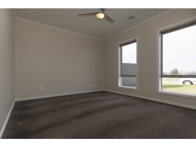 2 Rindle Close, Delacombe VIC 3356