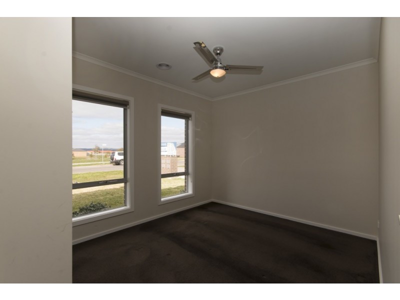 2 Rindle Close, Delacombe VIC 3356