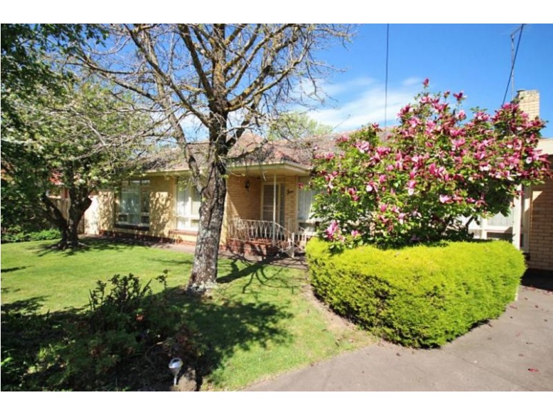 5 El Ramelah Avenue, Wendouree VIC 3355