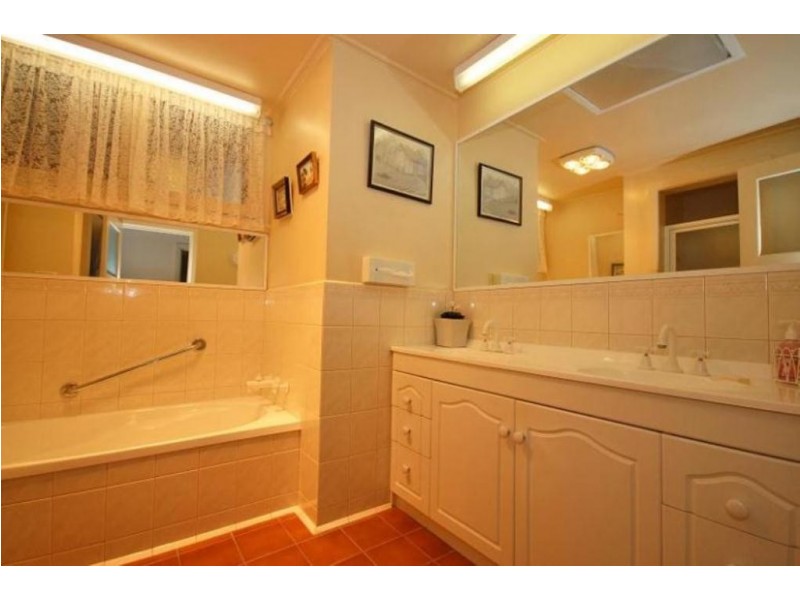 5 El Ramelah Avenue, Wendouree VIC 3355