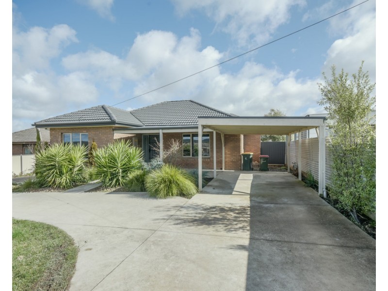 1/332a Albert Street, Sebastopol VIC 3356