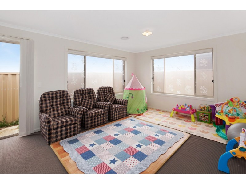 16 Bolton Street, Sebastopol VIC 3356