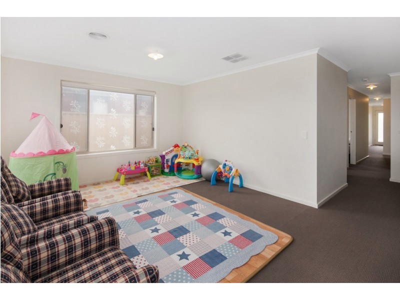 16 Bolton Street, Sebastopol VIC 3356