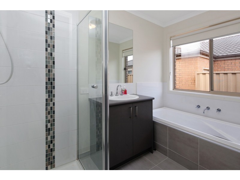 16 Bolton Street, Sebastopol VIC 3356