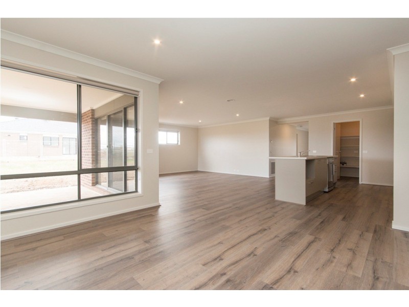 27 Elegante Road, Delacombe VIC 3356