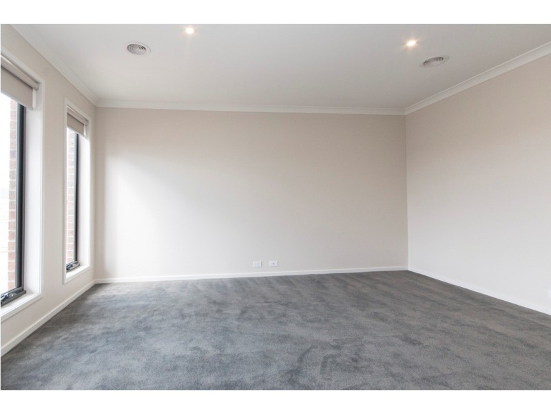 27 Elegante Road, Delacombe VIC 3356