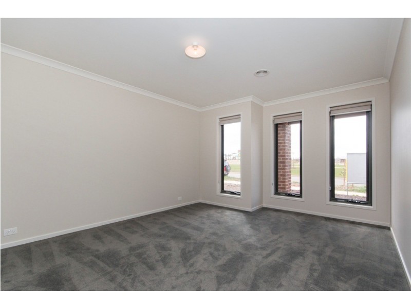 27 Elegante Road, Delacombe VIC 3356