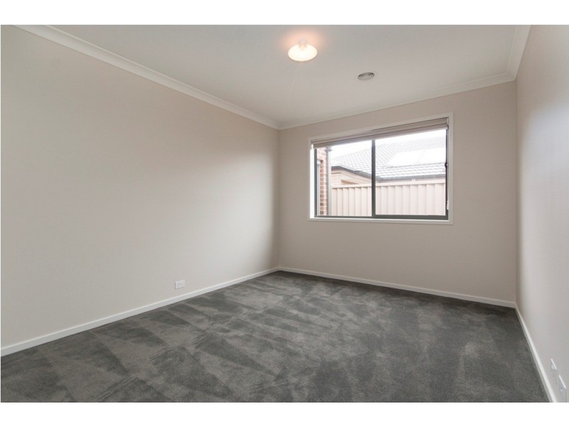 27 Elegante Road, Delacombe VIC 3356