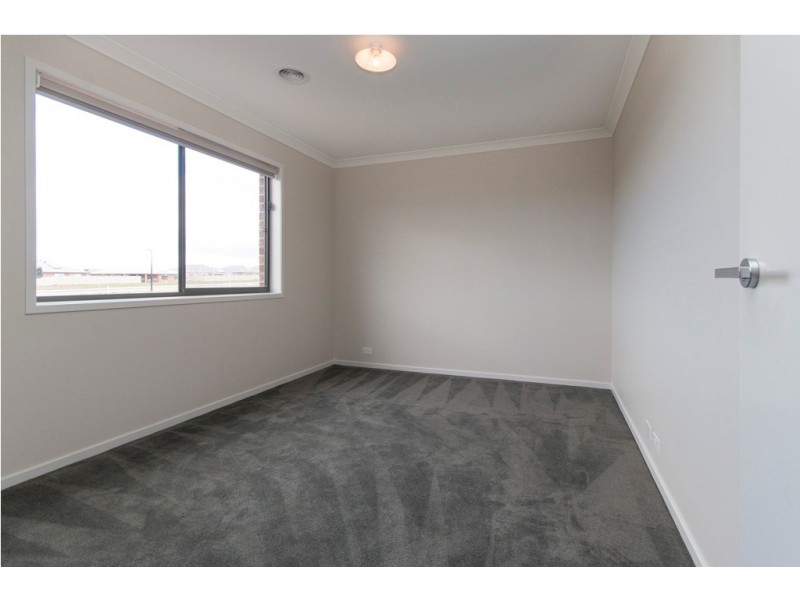 27 Elegante Road, Delacombe VIC 3356