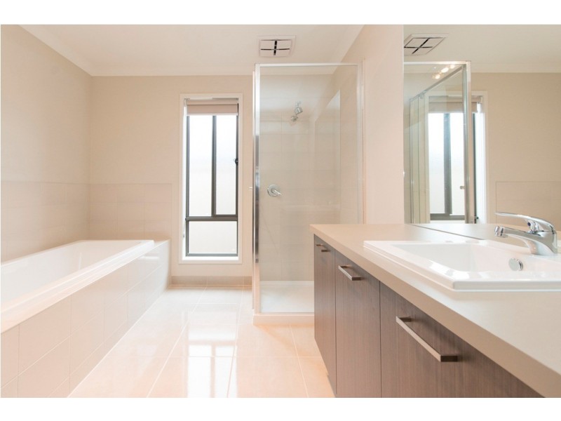 27 Elegante Road, Delacombe VIC 3356