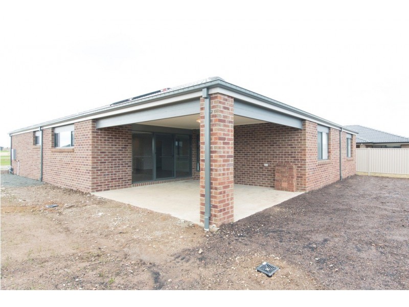 27 Elegante Road, Delacombe VIC 3356