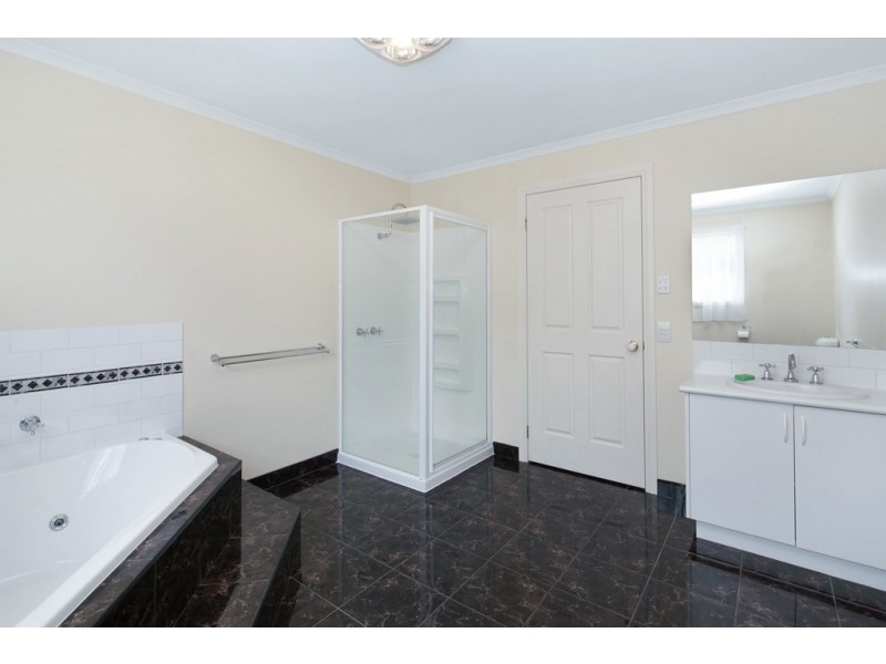 30 Scarborough Crescent, Alfredton VIC 3350