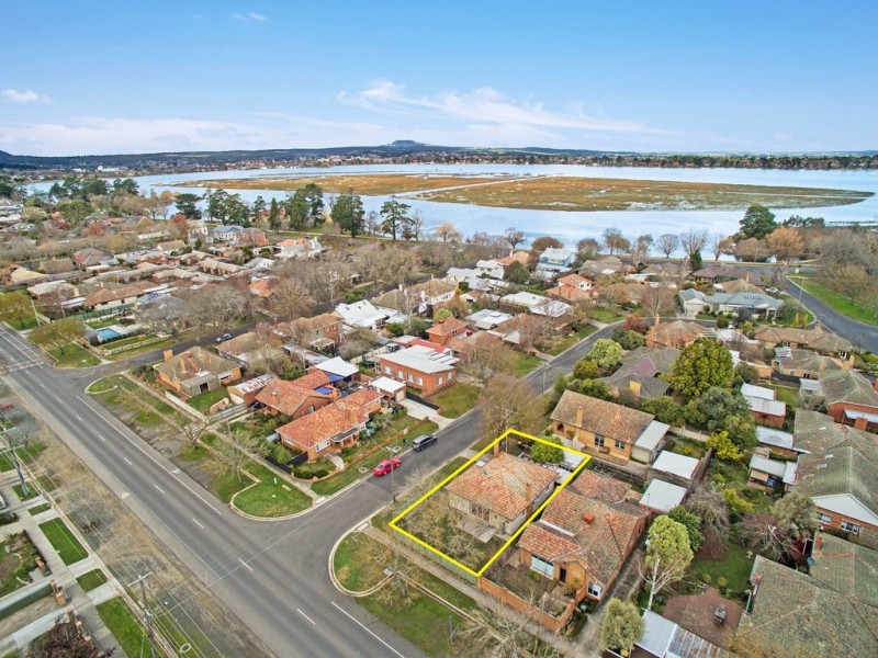 9 Lindisfarne Crescent, Lake Wendouree VIC 3350