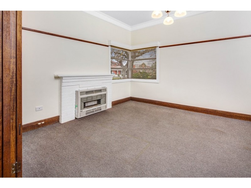 9 Lindisfarne Crescent, Lake Wendouree VIC 3350