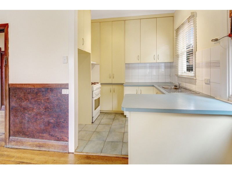 9 Lindisfarne Crescent, Lake Wendouree VIC 3350