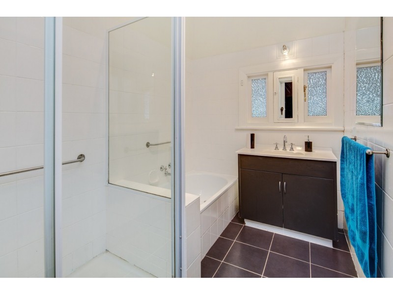 9 Lindisfarne Crescent, Lake Wendouree VIC 3350