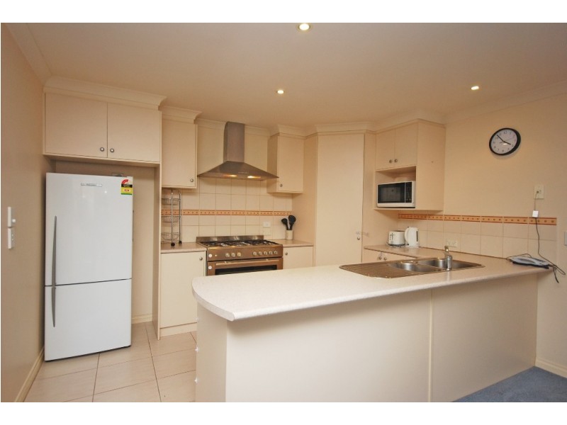 46 St Andrews Place, Lake Gardens VIC 3355