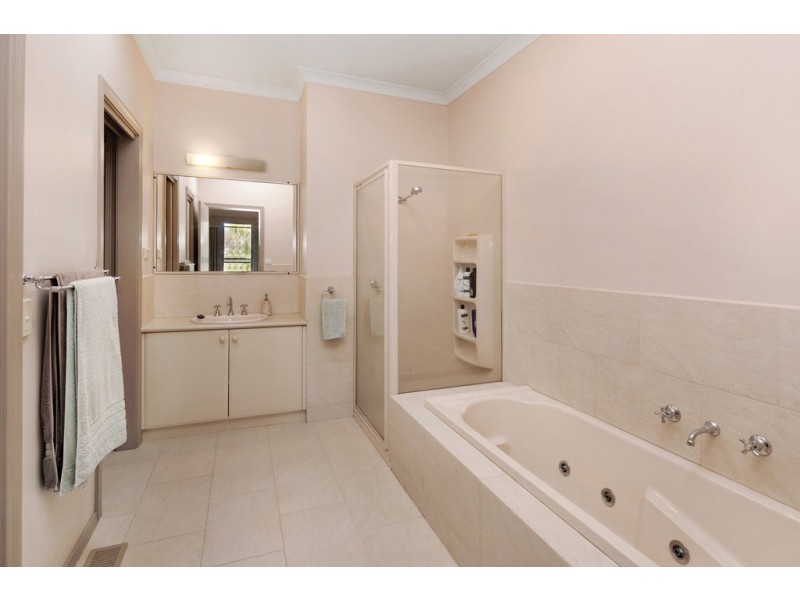 15 Port Fairy Road, Ararat VIC 3377