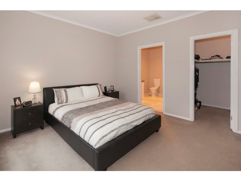2/19 Westcliffe Crescent, Sebastopol VIC 3356