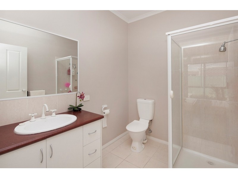 2/19 Westcliffe Crescent, Sebastopol VIC 3356